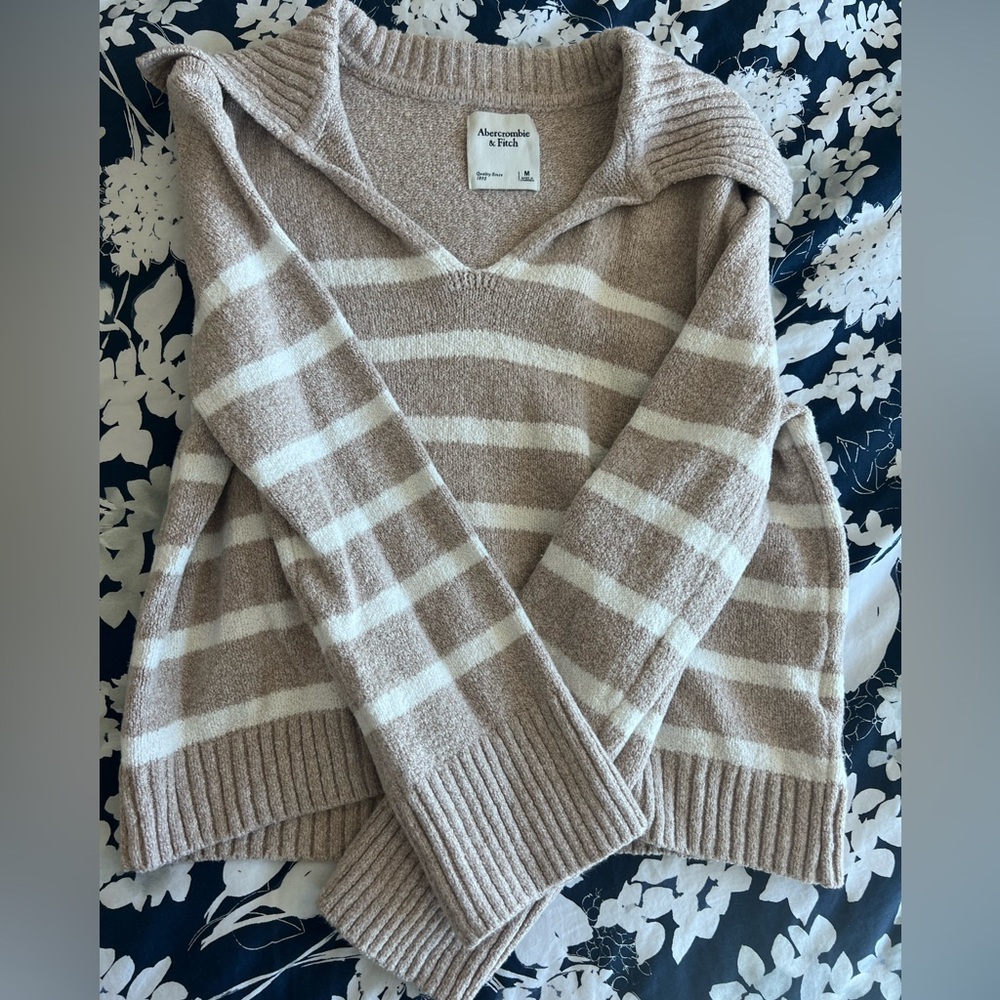 Abercrombie & Fitch Women's Tan Striped Sweater